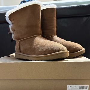UGG Bailey Bow ll gentle worn boots size 6